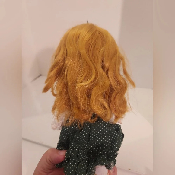 Precious Moments Children of The World Series - Shannon from Ireland Doll - Picture 4 of 11